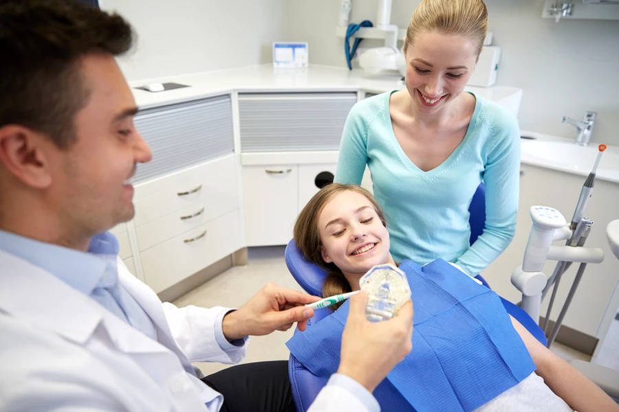 Mother and daughter at the dentist’s office